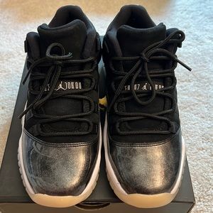 Worn once Jordan Retro 11 Low Baron - size 4.5Y/women 6